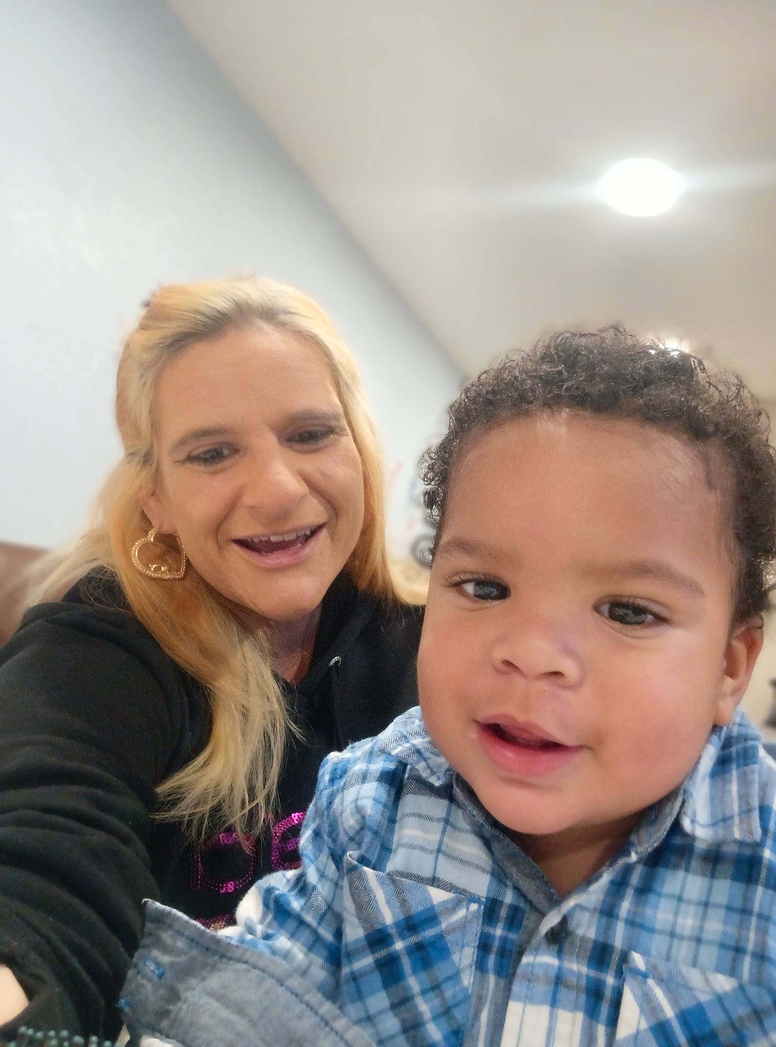 Royal is registered to the contest to win money with this photo: blond, cheek, child, event, face, fun, gesture, hair, happy, head, iris, joy, leisure, lip, nose, pattern, person, plaid, skin, smile