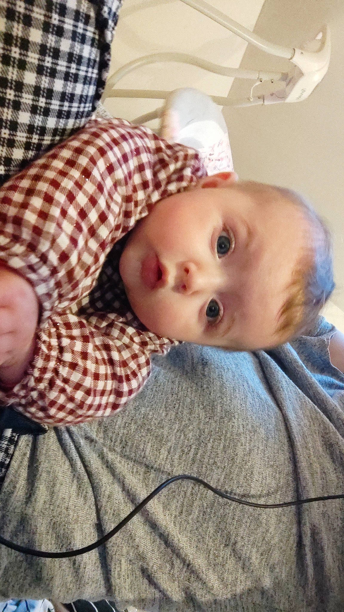 Ely participe au concours pour gagner de l'argent avec cette photo : baby, baby_toddler_clothing, cheek, child, comfort, human_body, iris, linens, lip, mouth, nose, pattern, person, plaid, sitting, skin, sleeve, tartan, textile, toddler