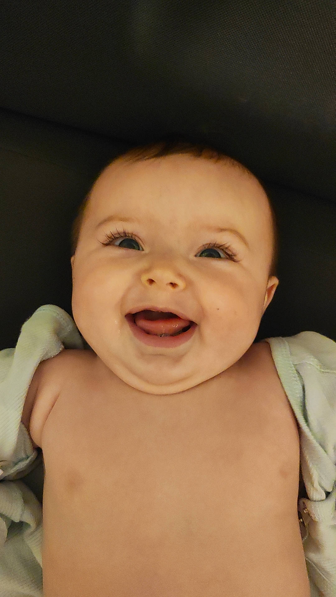 Ely a rejoint le concours — aidez-le/la à gagner de superbes lots ! baby, cheek, chin, eye, eyebrow, eyelash, face, forehead, happy, head, headwear, human_body, iris, jaw, lip, mouth, muscle, neck, nose, person