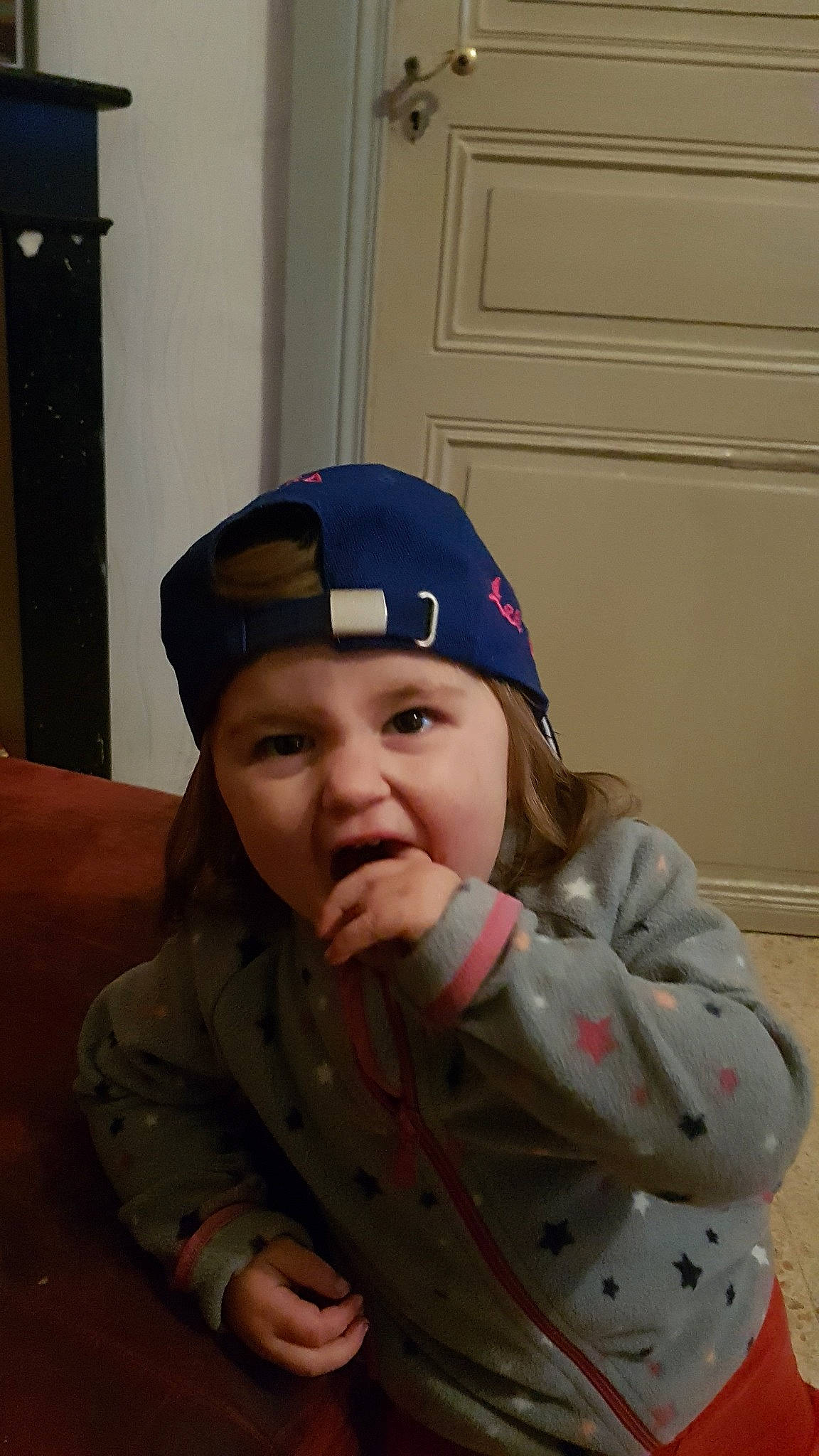 Maeva participe au concours pour gagner de l'argent avec cette photo : beanie, boy, cap, child, cool, fashion_accessory, fun, girl, hat, headgear, headwear, person, product, skin, smile, toddler