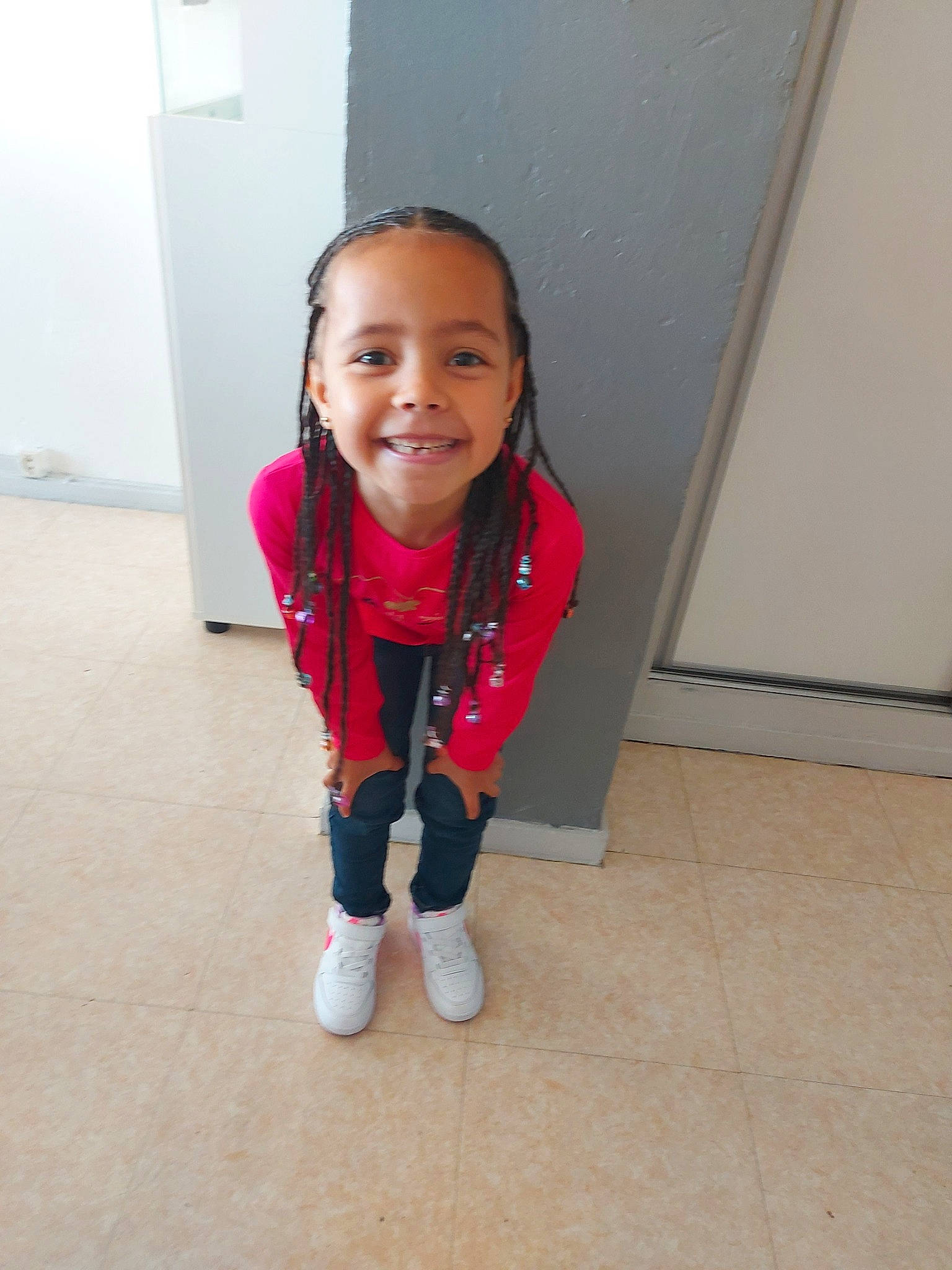 Hadyxia participe au concours pour gagner de l'argent avec cette photo : baby_toddler_clothing, child, costume, face, floor, flooring, fun, happy, hardwood, head, joy, knee, magenta, nose, person, room, sitting, skin, smile, toddler