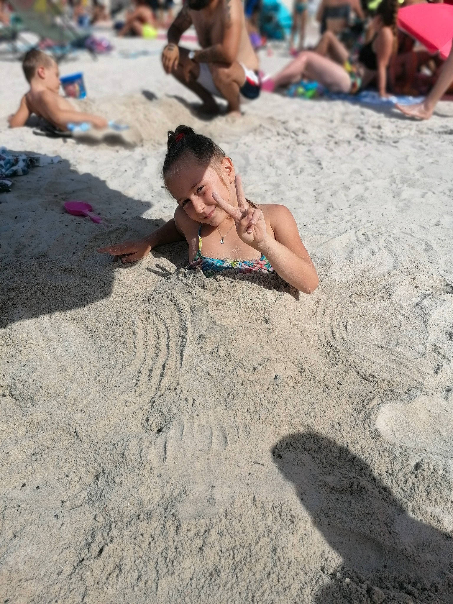 Liana a rejoint le concours — aidez-le/la à gagner de superbes lots ! barefoot, beach, blurred, body_of_water, brassiere, event, eyewear, fun, joy, leg, leisure, natural_environment, people_on_beach, person, photograph, recreation, sand, shorts, soil, summer