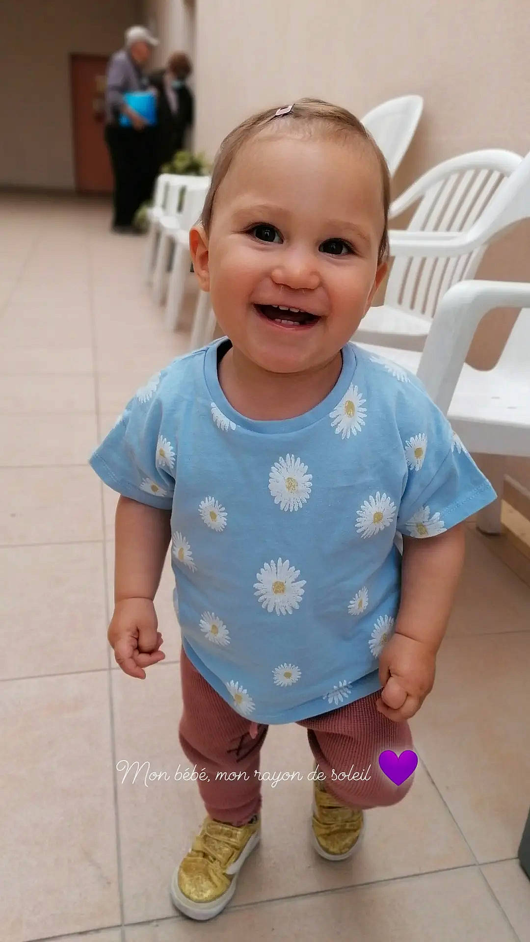 Bianca participe au concours pour gagner de l'argent avec cette photo : baby, baby_toddler_clothing, chair, cheek, child, dress, eye, face, fun, hair, happy, head, iris, joy, pattern, person, skin, sleeve, smile, t_shirt