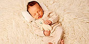 Louis a rejoint le concours — aidez-le/la à gagner de superbes lots ! baby, blanket, child, cozy, cute, homedecor, indoors, infant, knitwear, newborn, peaceful, pillow, plush, portrait, resting, sleeping, soft, teddy_bear, texture, warm
