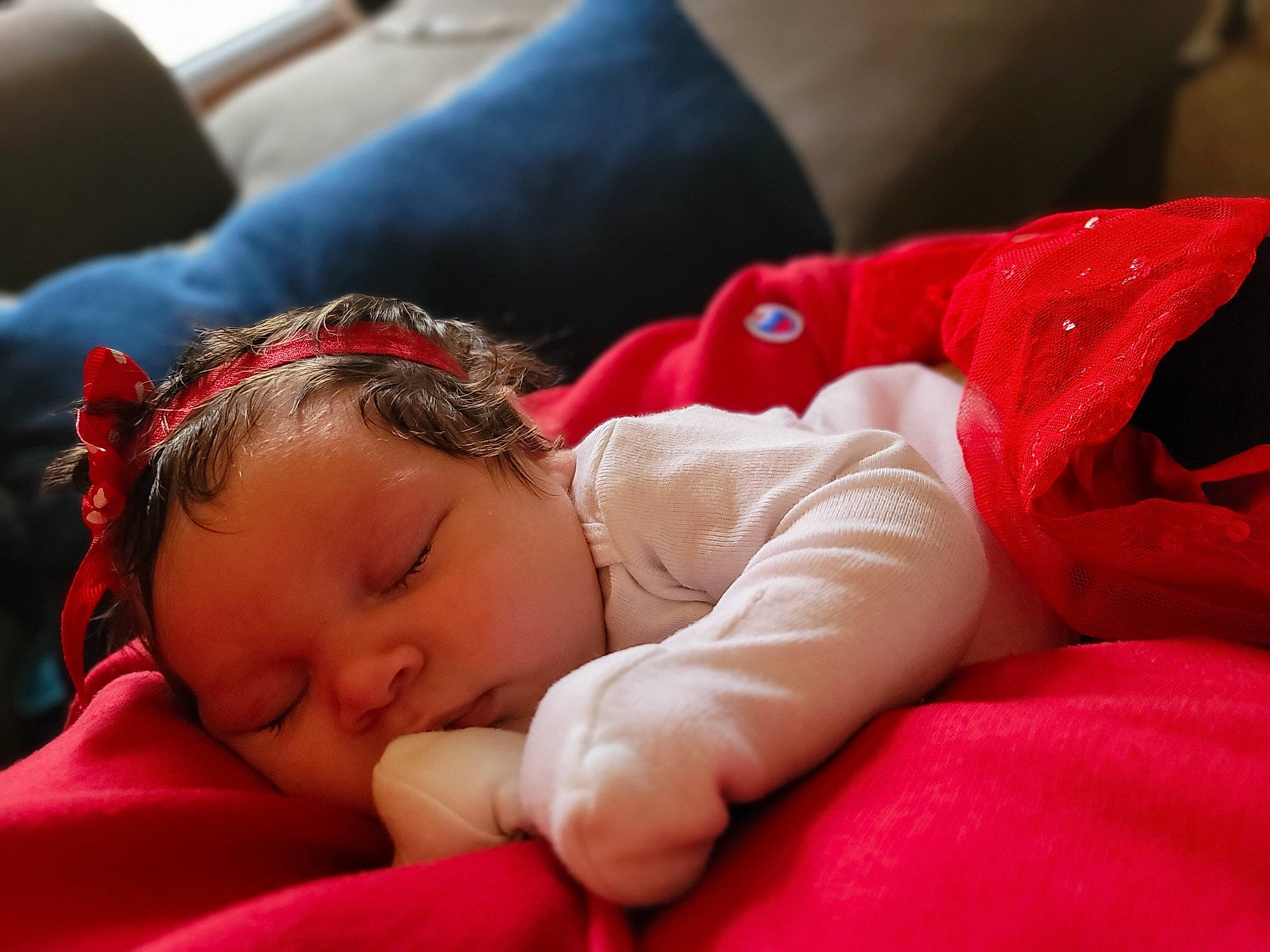 Everlee is registered to the contest to win money with this photo: arm, baby, baby_toddler_clothing, bedtime, cheek, child, comfort, eyelash, finger, gesture, grass, hand, happy, lip, nap, nose, person, sitting, skin, toddler