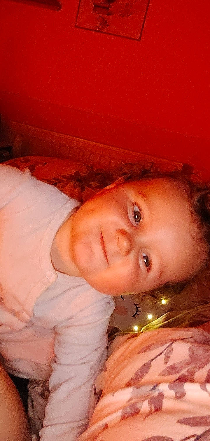 Rose participe au concours pour gagner de l'argent avec cette photo : abdomen, baby, baby_toddler_clothing, brown_hair, cheek, chest, eyebrow, flash_photography, flesh, forehead, happy, human_body, iris, lip, neck, nose, person, portrait_photography, smile, toddler