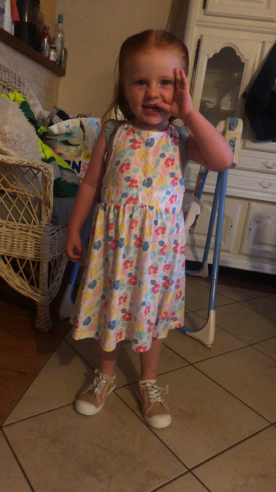 Lizéa a rejoint le concours — aidez-le/la à gagner de superbes lots ! baby, baby_toddler_clothing, basket, child, dress, flooring, foot, fun, hairstyle, happy, human_leg, joint, joy, leg, person, pink, purple, sandal, shoulder, skin