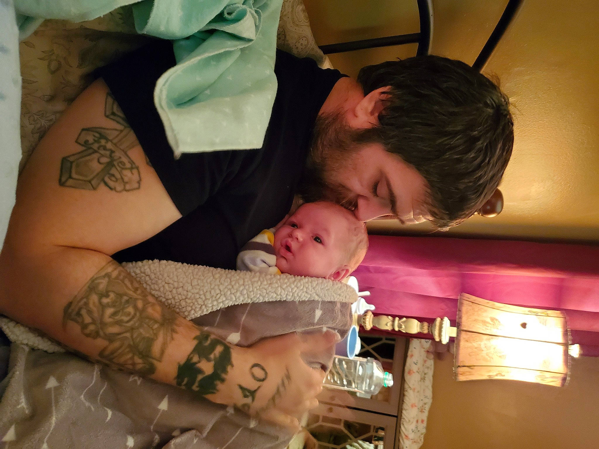 Bruce is registered to the contest to win money with this photo: abdomen, arm, baby, chest, child, comfort, elbow, event, happy, human, human_leg, mouth, organ, pattern, person, tattoo, tattoo_artist, temporary_tattoo, toddler, trunk