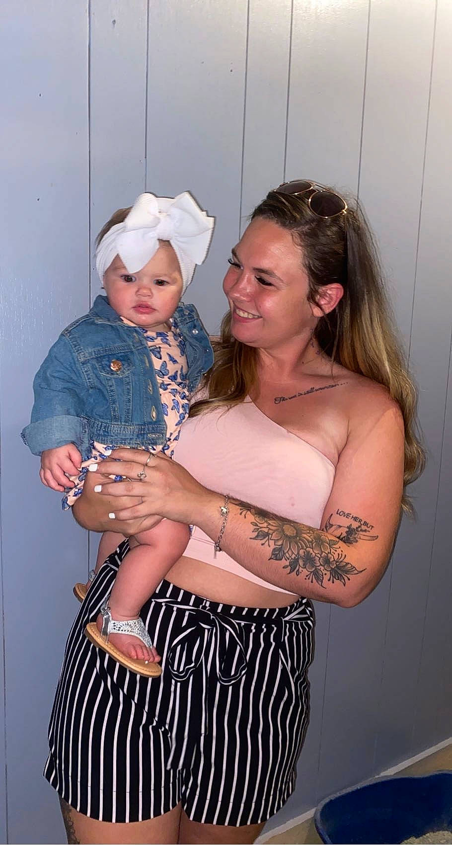 Preslee is registered to the contest to win money with this photo: abdomen, eye, face, facial_expression, fashion_design, flash_photography, fun, hand, happy, headwear, human_body, interaction, joint, joy, neck, person, shoulder, skin, smile, standing