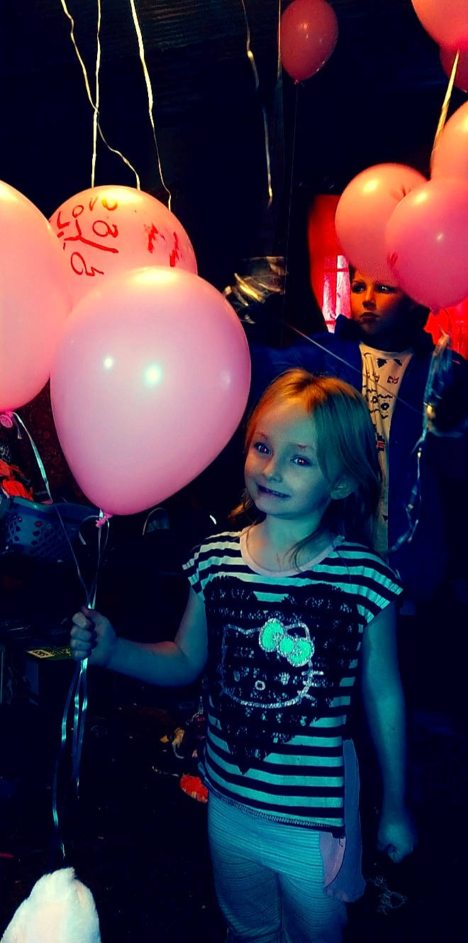 Hermaya is registered to the contest to win money with this photo: balloon, black, electric_blue, facial_expression, fashion, fun, hair, happy, human, joy, light, lighting, magenta, organ, party_supply, people, person, photograph, pink, purple