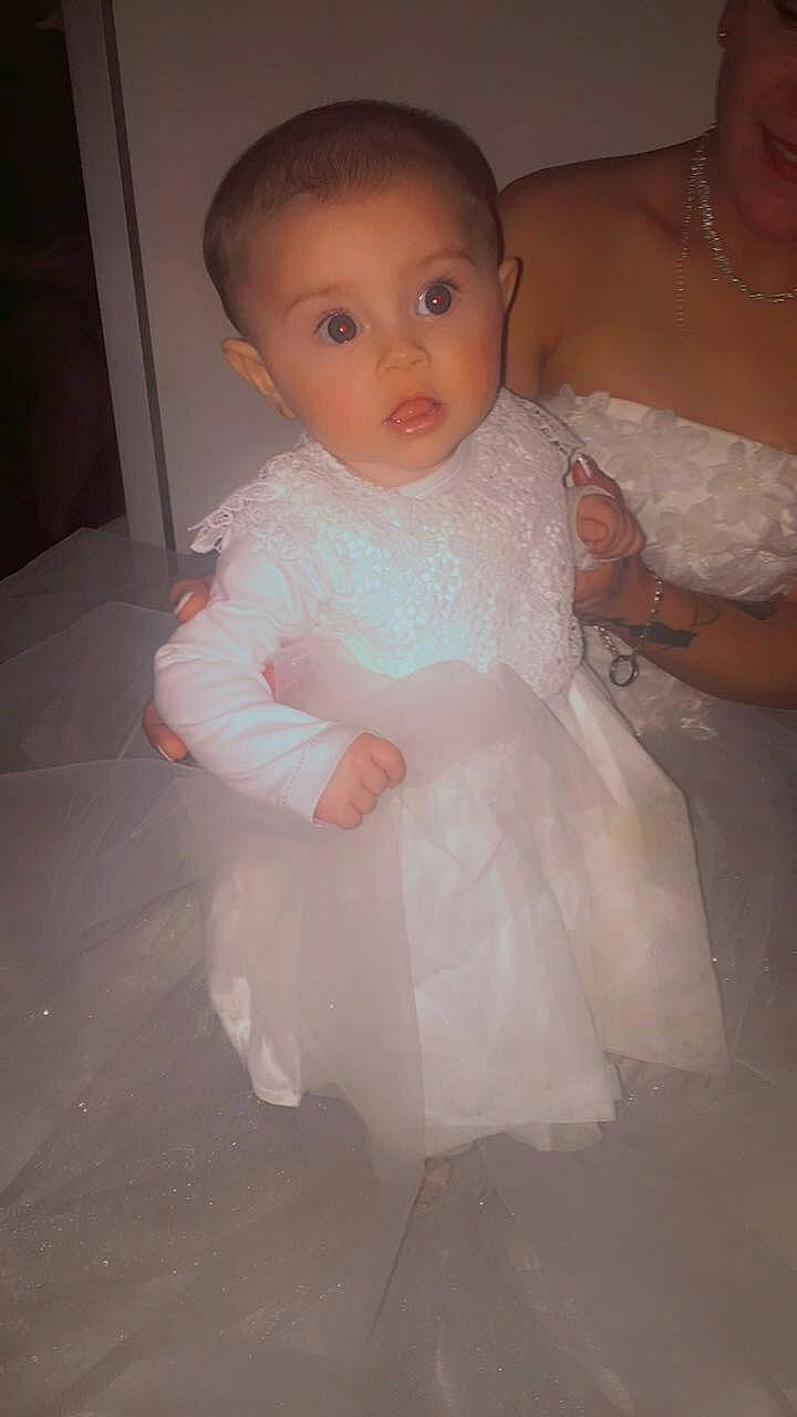 Dalyana a rejoint le concours — aidez-le/la à gagner de superbes lots ! baby, baby_toddler_clothing, bridal_accessory, bridal_clothing, bridal_party_dress, chest, child, clothing, day_dress, dress, embellishment, floor, iris, necklace, one_piece_garment, person, skin, standing, surprise, toddler