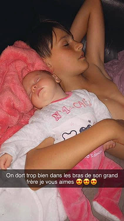 Aleandro a rejoint le concours — aidez-le/la à gagner de superbes lots ! baby, baby_sleeping, bedtime, birth, cheek, child, finger, flesh, gesture, hand, mouth, nap, neck, nose, person, skin, sleep, toddler