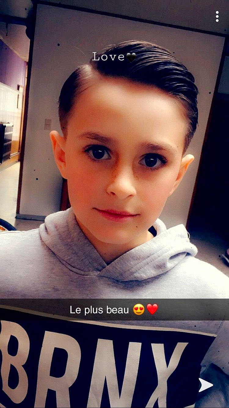 Aleandro a rejoint le concours — aidez-le/la à gagner de superbes lots ! black_hair, cheek, chin, cool, eyebrow, face, forehead, hair, hairstyle, nose, person, photography, selfie, smile
