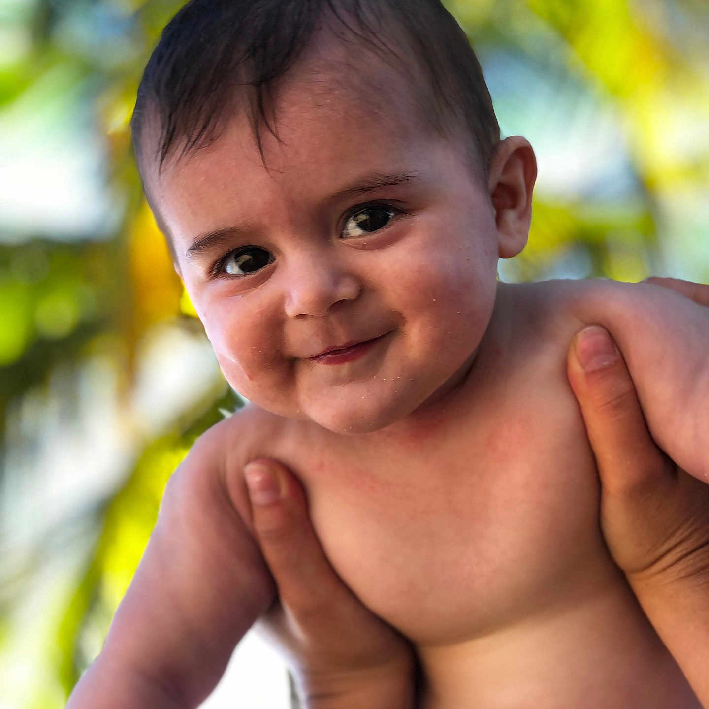 Raphael participe au concours pour gagner de l'argent avec cette photo : baby, babylaughing, back, bodypart, face, finger, hand, happy, head, laughing, monk, mouth, newborn, person, photography, portrait, shoulder, smile, teeth, wrist