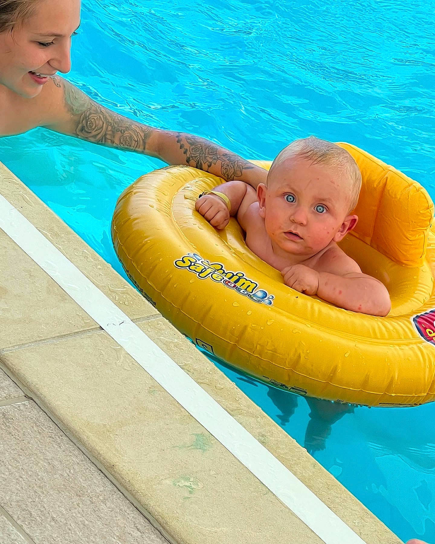 Eyden a rejoint le concours — aidez-le/la à gagner de superbes lots ! aqua, baby, baby_float, bathing, blue, child, face, fun, games, happy, inflatable, joy, leisure, leisure_centre, outdoor_recreation, person, personal_protective_equipment, recreation, smile, surprise