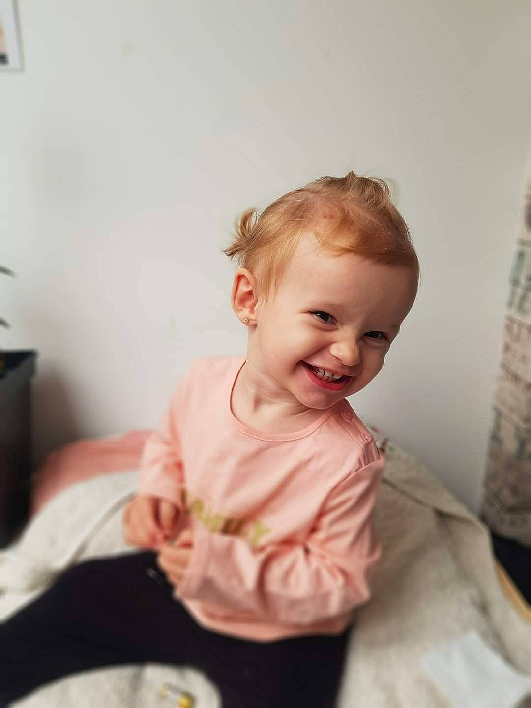 Naëmie a rejoint le concours — aidez-le/la à gagner de superbes lots ! baby, beauty, cheek, child, chin, eye, face, facial_expression, hair, hairstyle, head, joy, nose, people, person, photograph, pink, shoulder, skin, smile