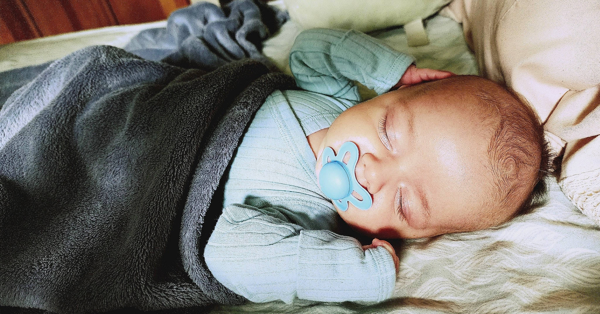 Roland is registered to the contest to win money with this photo: baby, baby_products, baby_sleeping, baby_toddler_clothing, bedding, bedtime, cheek, child, comfort, grey, hand, iris, linens, mouth, nap, person, room, skin, sleep, textile