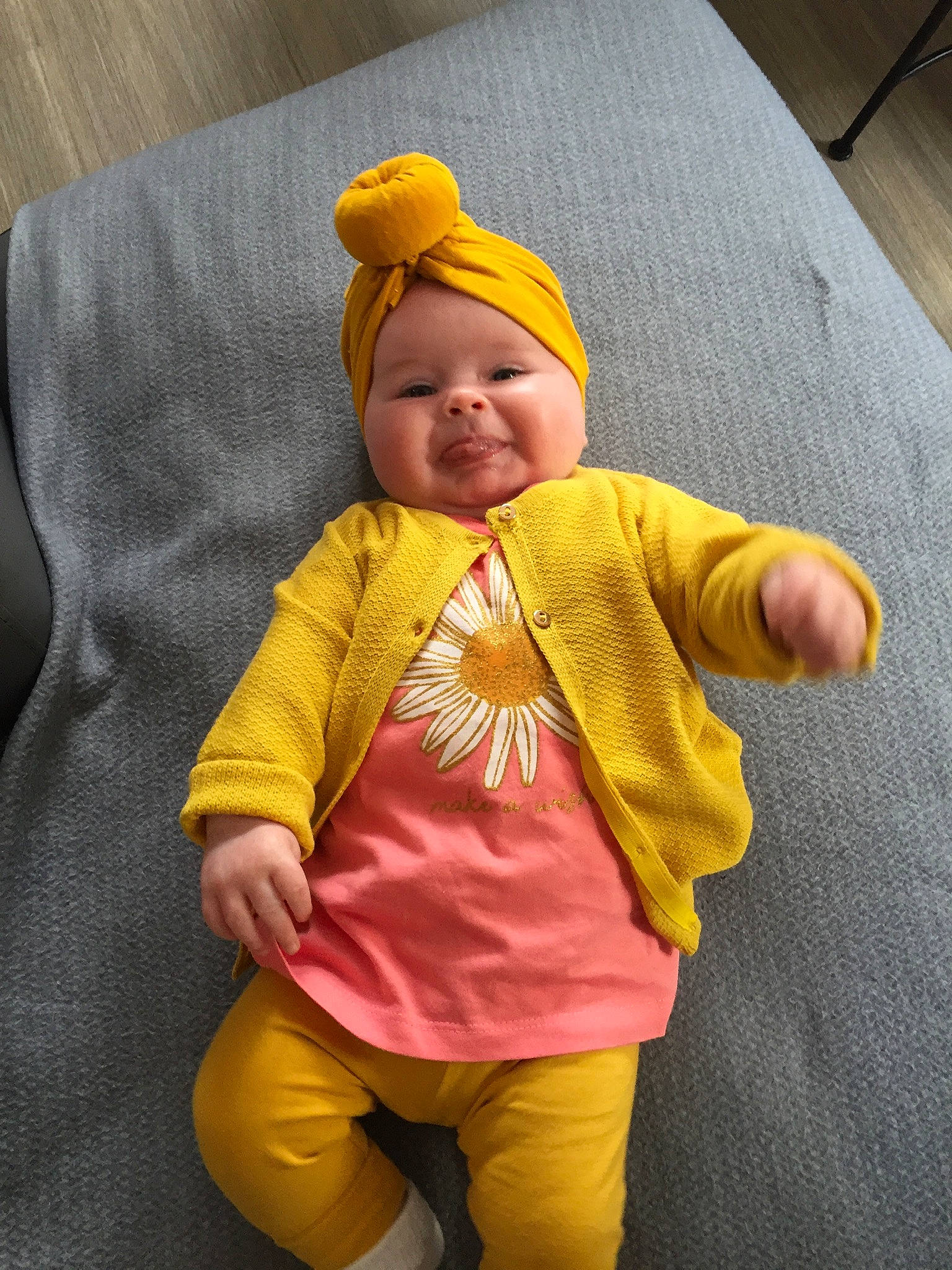 Ina participe au concours pour gagner de l'argent avec cette photo : baby, baby_toddler_clothing, child, costume, headwear, hoodie, outerwear, person, play, sleeve, toddler, yellow