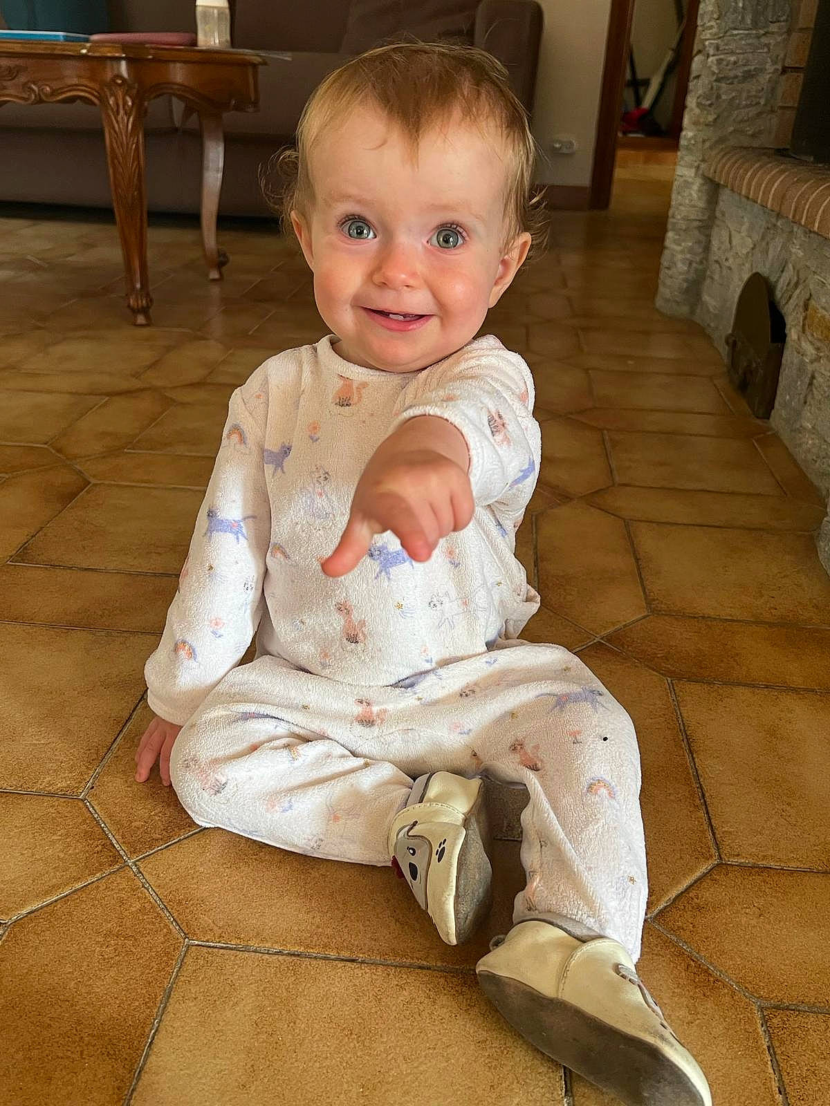 Léna a rejoint le concours — aidez-le/la à gagner de superbes lots ! baby, baby_toddler_clothing, chair, cheek, child, comfort, eye, face, floor, flooring, hair, hardwood, head, joy, leg, person, skin, sleeve, smile, standing