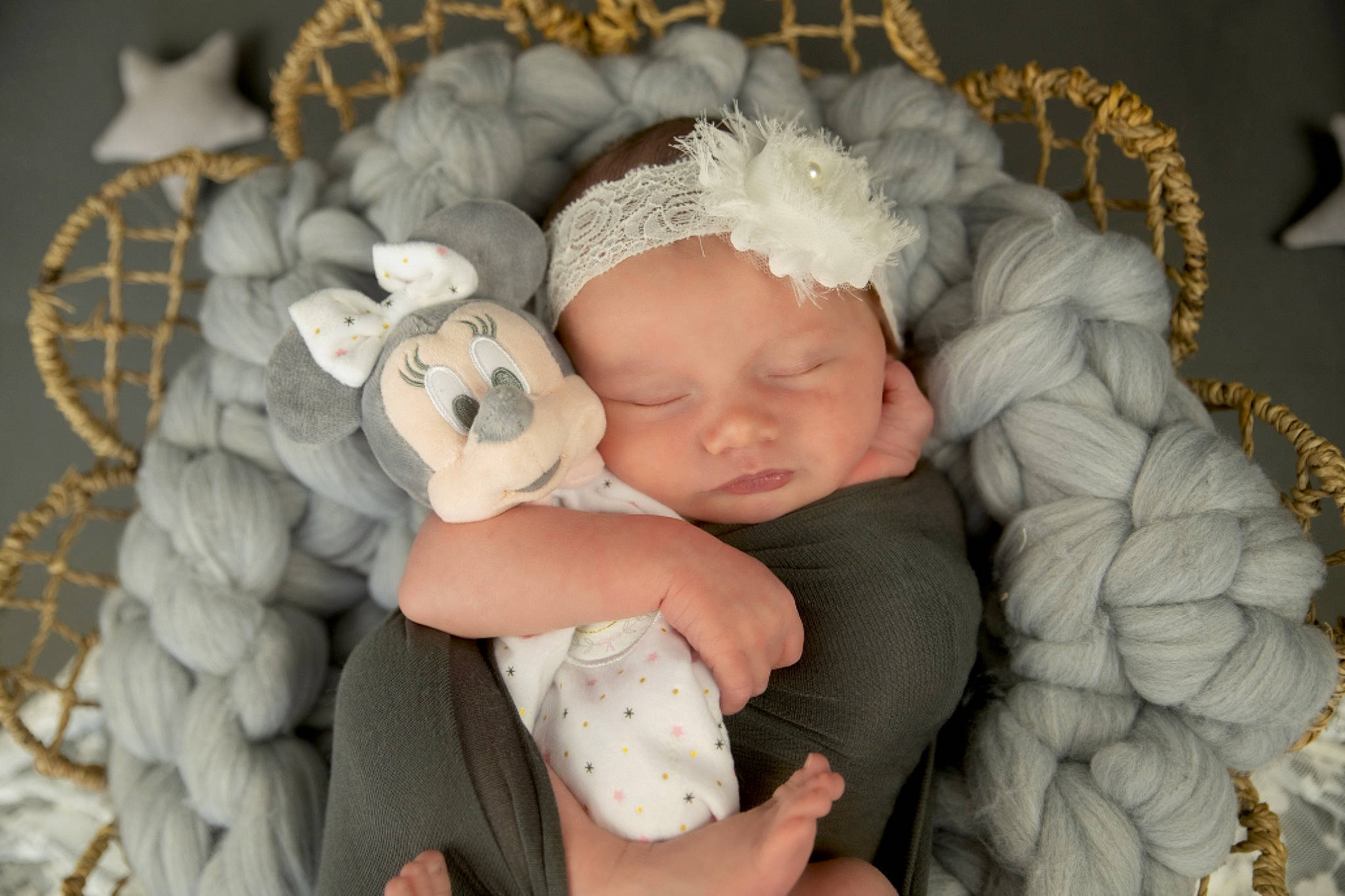 Roxanne participe au concours pour gagner de l'argent avec cette photo : baby, baby_sleeping, baby_toddler_clothing, cheek, child, comfort, eye, face, facial_expression, finger, gesture, hand, head, human_body, iris, person, skin, textile, thumb, toddler