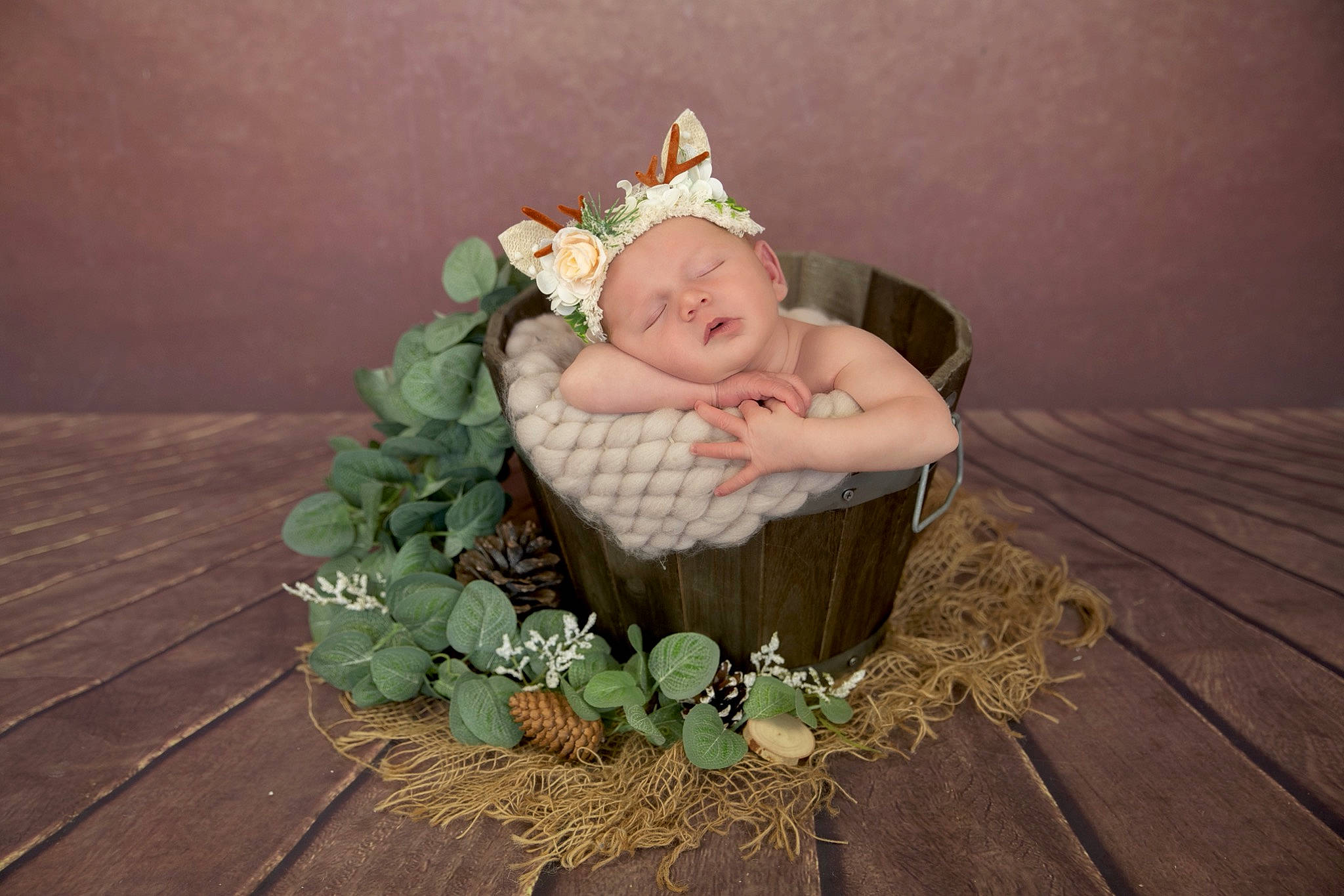 Roxanne participe au concours pour gagner de l'argent avec cette photo : baby, baby_toddler_clothing, dress, fashion_accessory, flash_photography, flower, flower_arranging, grass, hair_accessory, happy, hardwood, headband, headpiece, jewellery, person, petal, plant, rose, sitting, toddler
