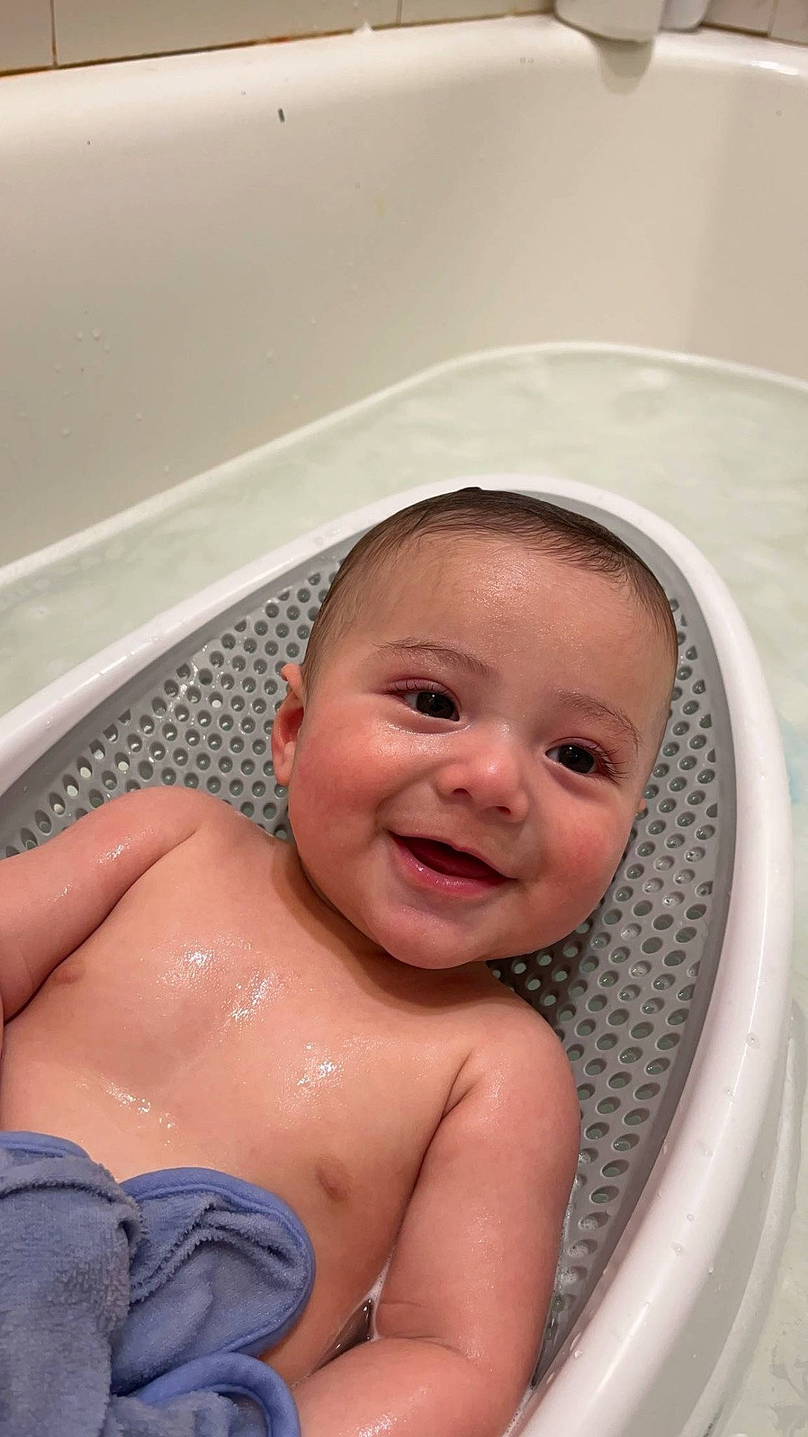 Jose is registered to the contest to win money with this photo: baby, baby_bathing, bathing, bathroom, bathtub, cheek, chest, child, eyebrow, eyelash, face, fluid, fun, happy, head, iris, joy, person, skin, smile