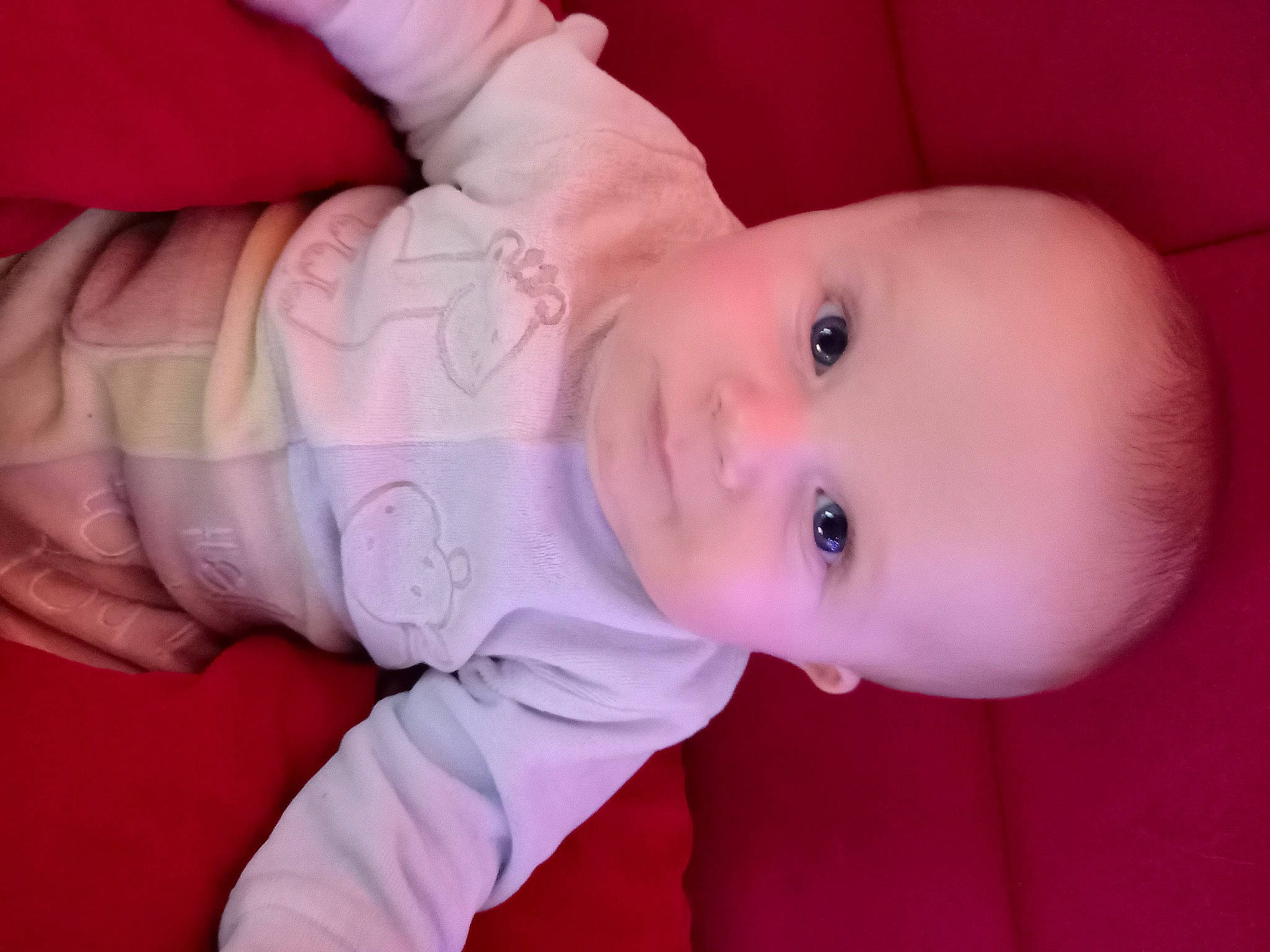 Noah a rejoint le concours — aidez-le/la à gagner de superbes lots ! arm, baby, baby_toddler_clothing, cheek, child, eye, eyelash, face, finger, hand, human_body, iris, lip, mouth, nose, person, pink, skin, sleeve, smile