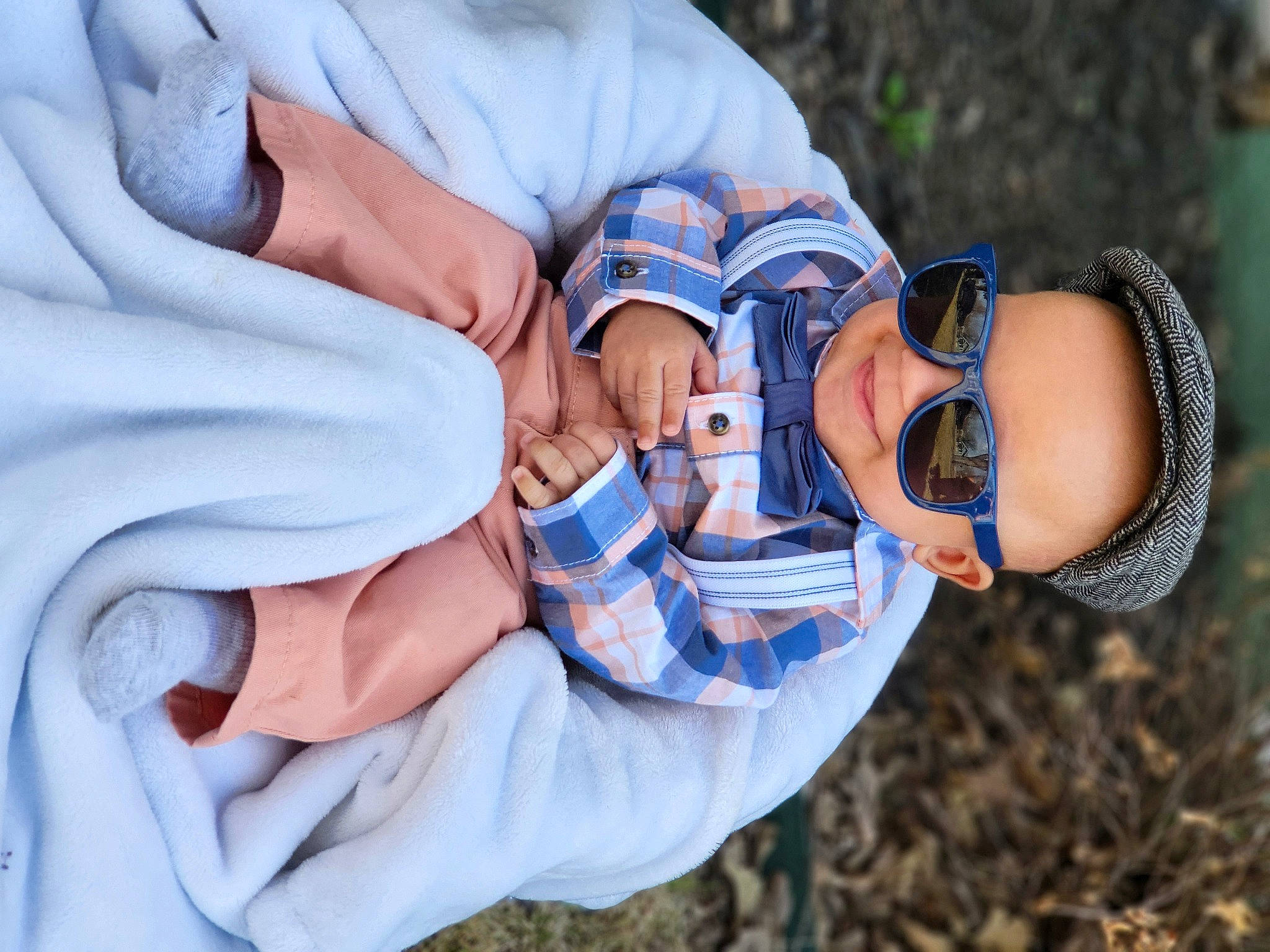 Dobby is registered to the contest to win money with this photo: dress, elbow, electric_blue, eye, finger, fun, gesture, glasses, grass, hand, happy, hat, human_body, leisure, people_in_nature, person, plant, recreation, sunglasses, toddler