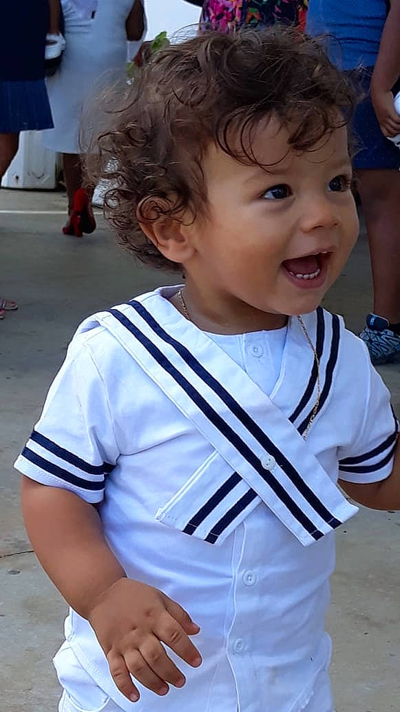 Hugo participe au concours pour gagner de l&#x27;argent avec cette photo : child, person, smile, toddler