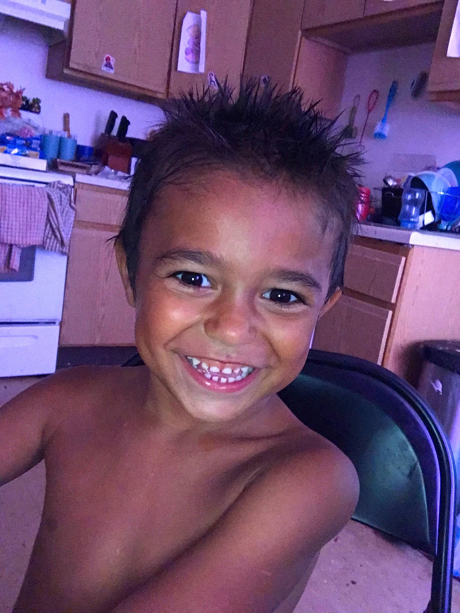 Julio is registered to the contest to win money with this photo: beauty_salon, blue, cheek, chin, eyebrow, eyelash, forehead, hair, hairstyle, head, joint, joy, lip, mouth, muscle, nose, organ, person, shoulder, skin