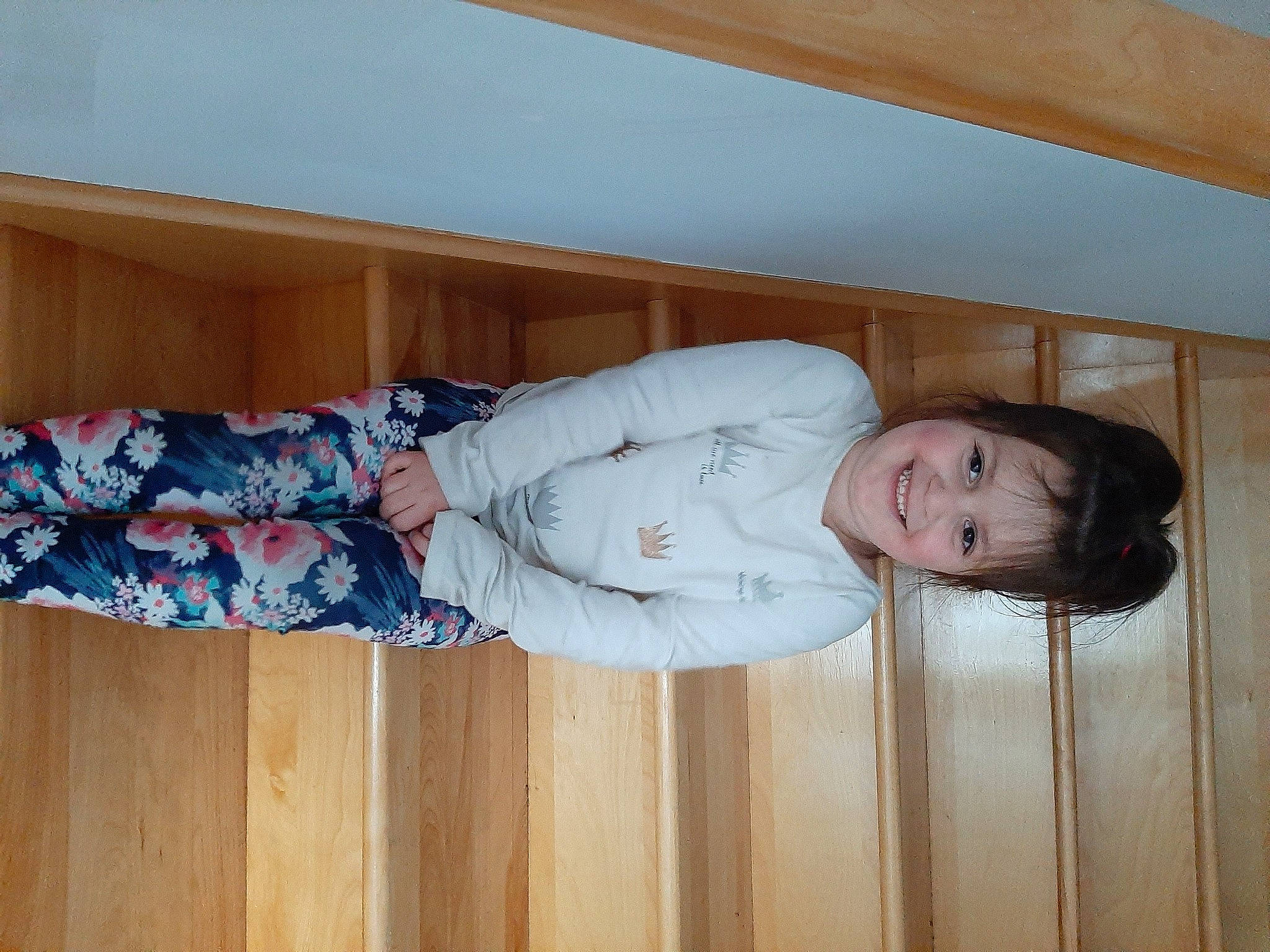 Maeva a rejoint le concours — aidez-le/la à gagner de superbes lots ! baby_products, baby_safety, baby_toddler_clothing, child, comfort, fence, flooring, happy, hardwood, joy, linens, pattern, person, room, sleeve, smile, sock, toddler, varnish, wood