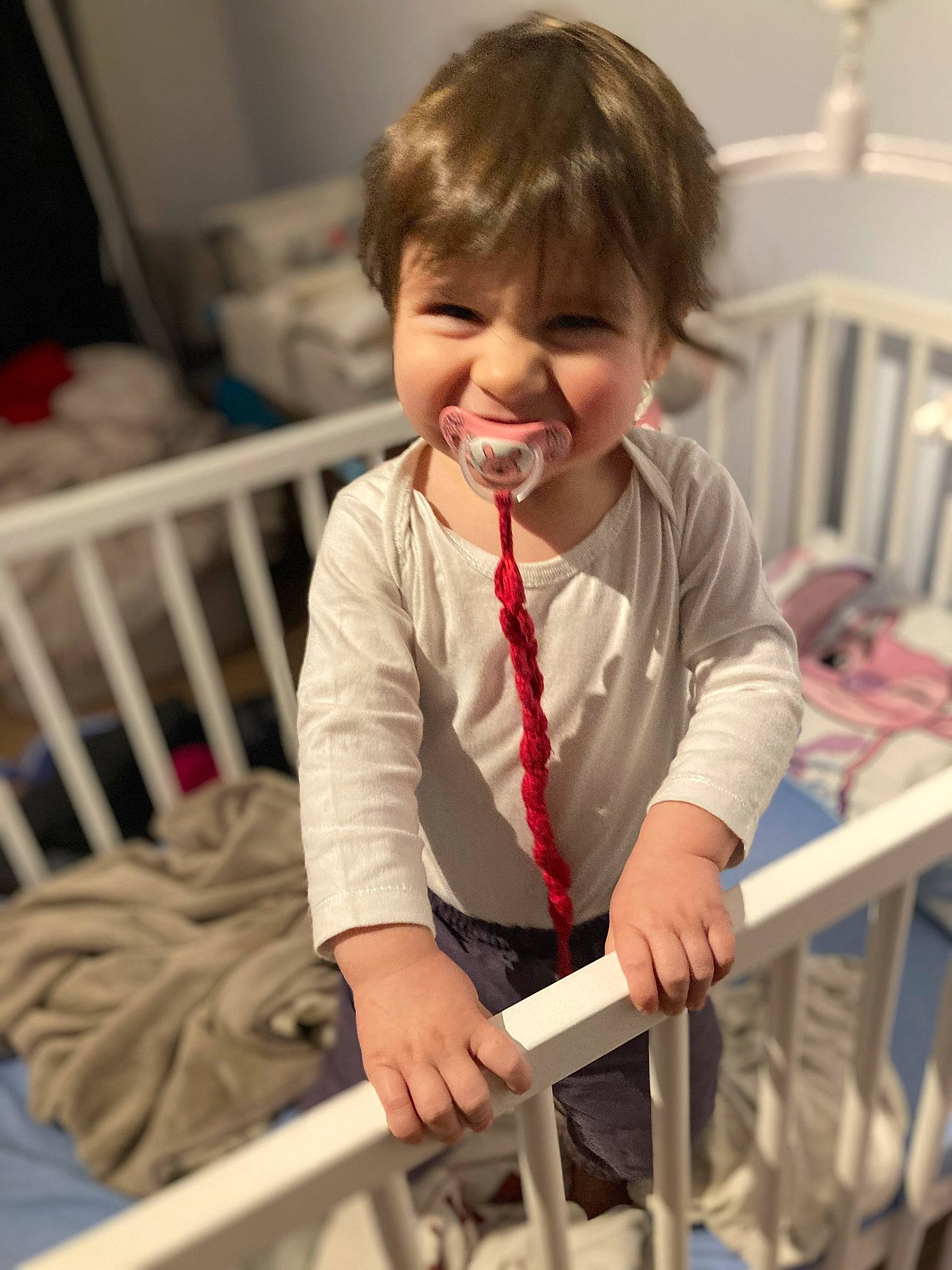 Clémence participe au concours pour gagner de l'argent avec cette photo : baby, baby_safety, baby_toddler_clothing, blond, cheek, child, fun, happy, infant_bed, joy, laugh, nursery, person, play, portrait_photography, room, sitting, sleeve, smile, toddler