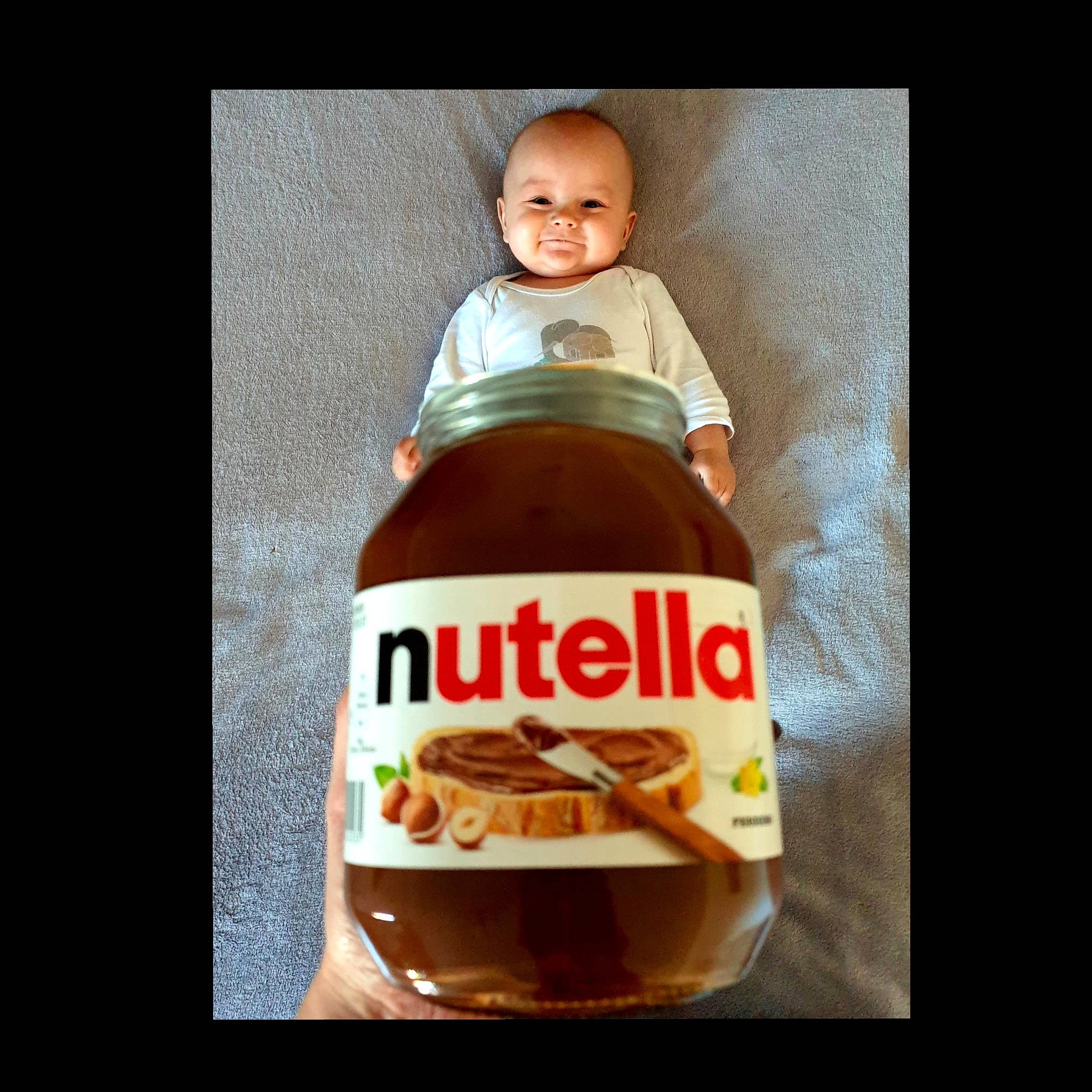 Tayler a rejoint le concours — aidez-le/la à gagner de superbes lots ! baby, baby_toddler_clothing, bottle, brown, canadian_cuisine, caramel_color, chocolate, chocolate_spread, cuisine, dessert, fast_food, food, ingredient, junk_food, logo, person, recipe, snack, t_shirt, tan