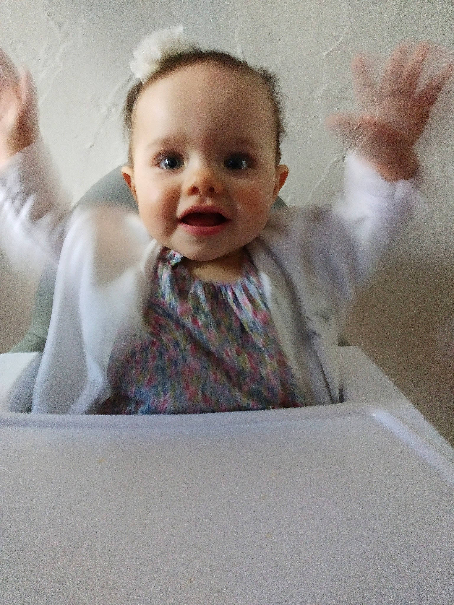 Oxana participe au concours pour gagner de l'argent avec cette photo : baby, cheek, child, face, finger, hand, head, nose, person, skin, smile, toddler