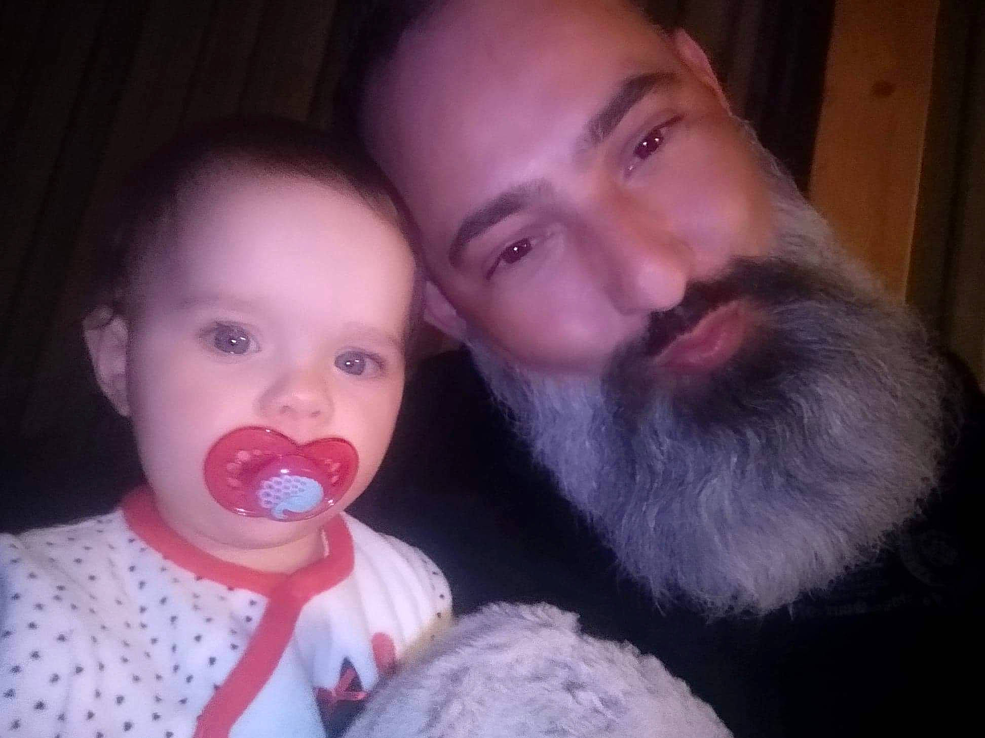 Oxana a rejoint le concours — aidez-le/la à gagner de superbes lots ! baby, beard, cheek, child, chin, eyebrow, face, facial_hair, forehead, fun, hair, head, lip, moustache, mouth, nose, person, photography, selfie, smile