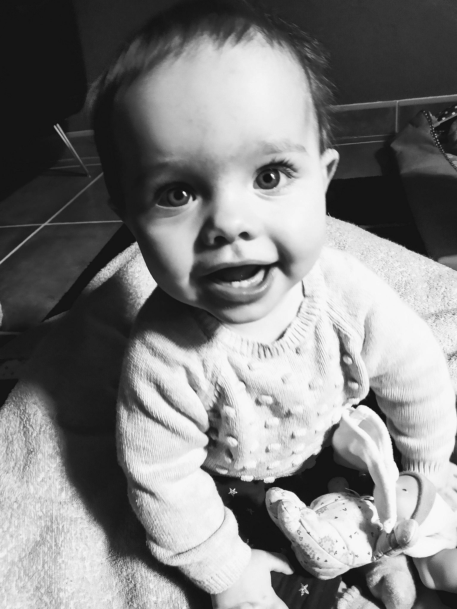 Oxana participe au concours pour gagner de l'argent avec cette photo : baby, black, black_and_white, cheek, child, eye, face, facial_expression, head, lip, monochrome, nose, people, person, photograph, sitting, skin, smile, snapshot, toddler