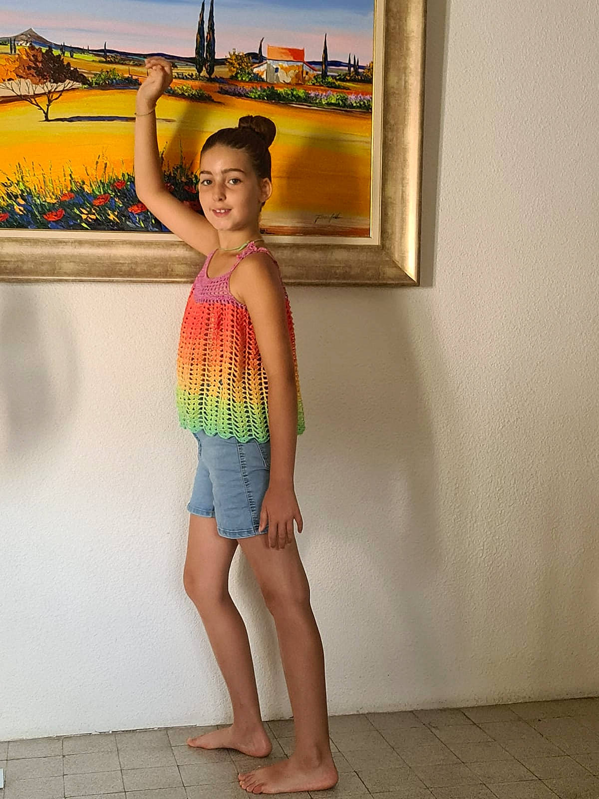 Mathilda a rejoint le concours — aidez-le/la à gagner de superbes lots ! arm, barefoot, elbow, fashion_design, foot, fun, happy, human_body, human_leg, joint, joy, knee, leisure, neck, person, shoulder, sleeve, standing, thigh, toddler
