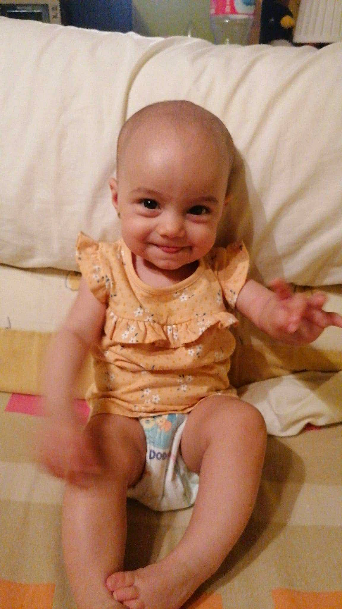 Daniela participe au concours pour gagner de l'argent avec cette photo : baby_toddler_clothing, cheek, chin, comfort, eye, finger, happy, human_body, iris, joint, joy, leg, lip, mouth, neck, nose, person, pink, shorts, skin