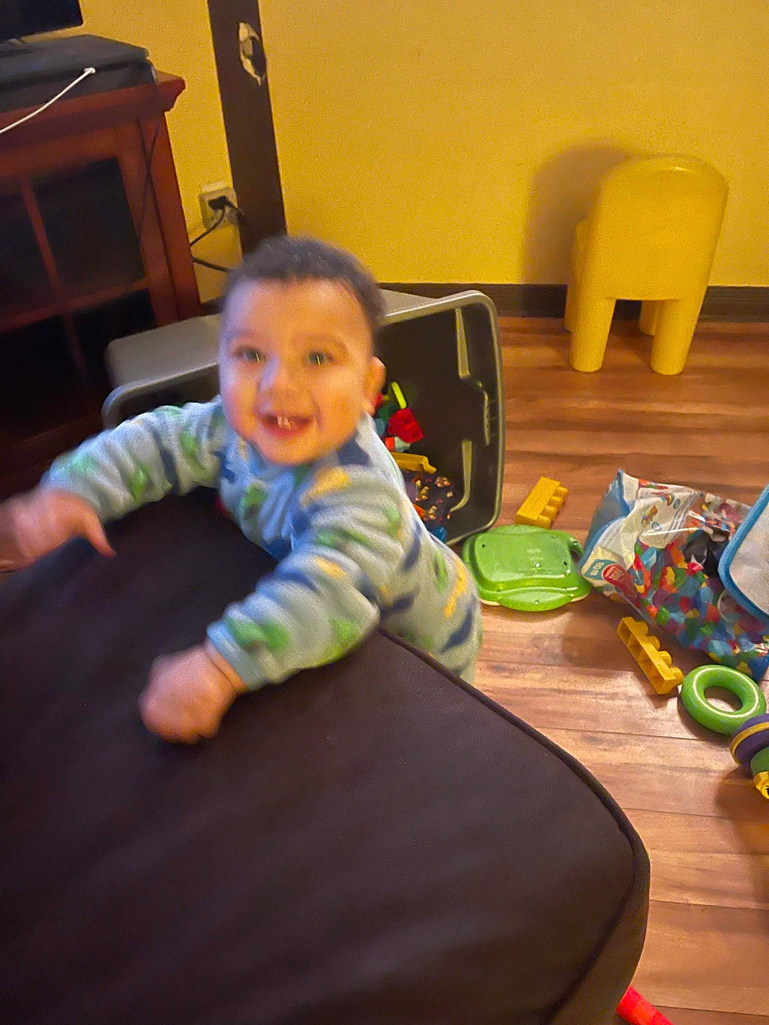 Jayden a rejoint le concours — aidez-le/la à gagner de superbes lots ! baby, baby_toddler_clothing, cabinetry, chair, child, comfort, drawer, floor, flooring, fun, furniture, happy, hardwood, joy, person, play, product, sitting, smile, snapshot