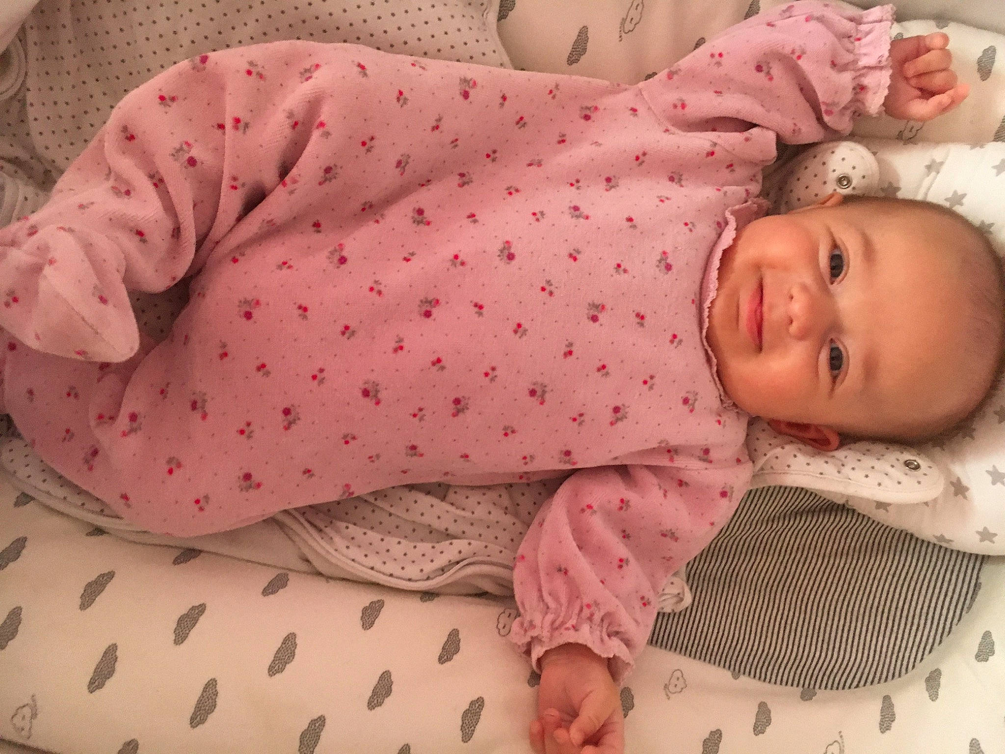 Eva a rejoint le concours — aidez-le/la à gagner de superbes lots ! baby, baby_sleeping, bedding, bedtime, blanket, cheek, child, comfort, linens, nap, nap_mat, pattern, person, pink, skin, sleep, textile, toddler