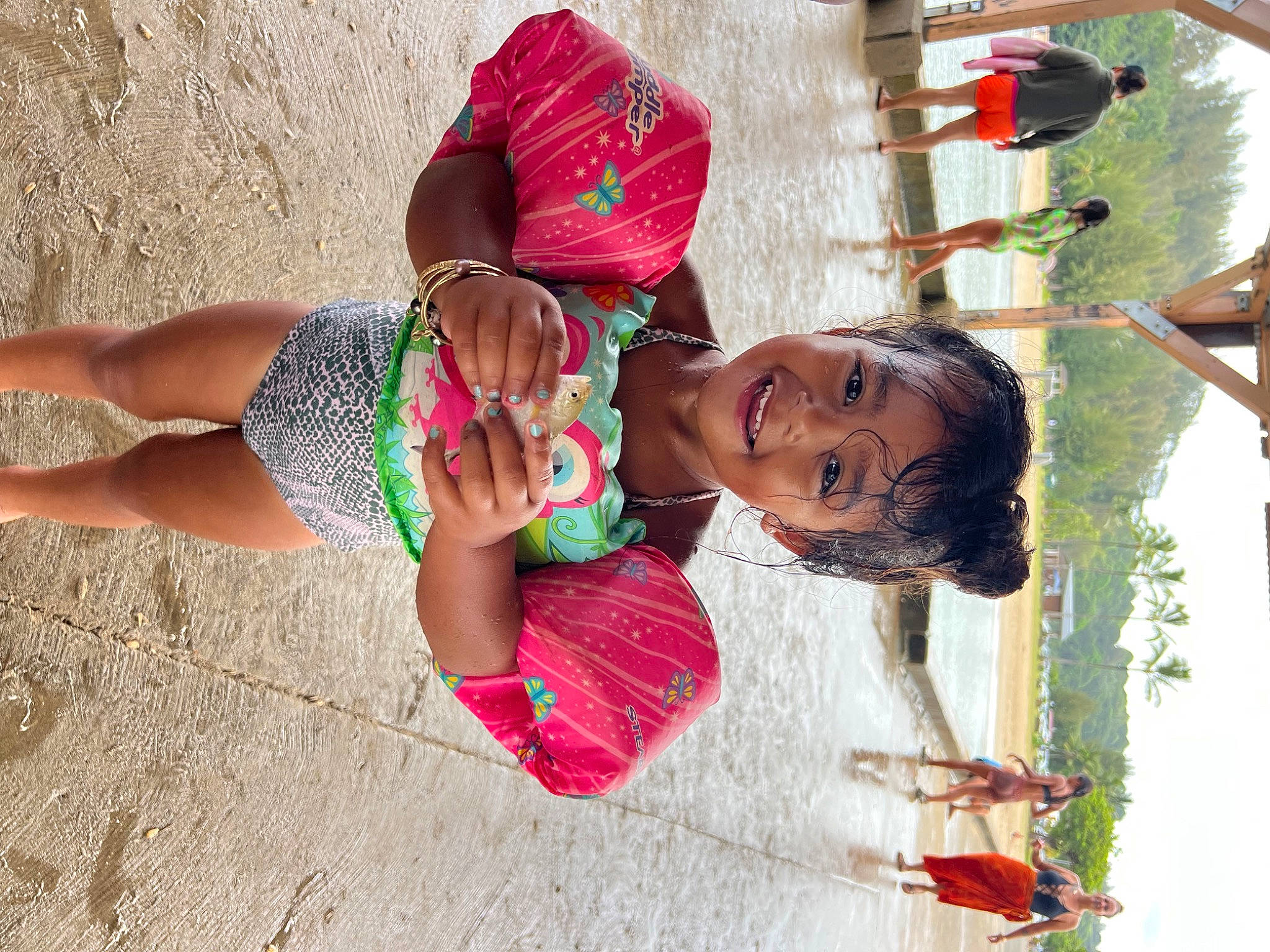 Azaleia is registered to the contest to win money with this photo: beach, blurred, child, fun, happy, hat, human_leg, joy, leisure, magenta, people_in_nature, person, pink, play, recreation, red, smile, summer, sunglasses, thigh