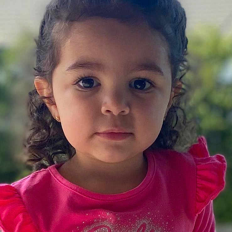 Louna participe au concours pour gagner de l'argent avec cette photo : adult, bride, child, clothing, dress, face, female, girl, hair, happy, head, people, person, photography, portrait, sleeve, smile, t_shirt, wedding, woman