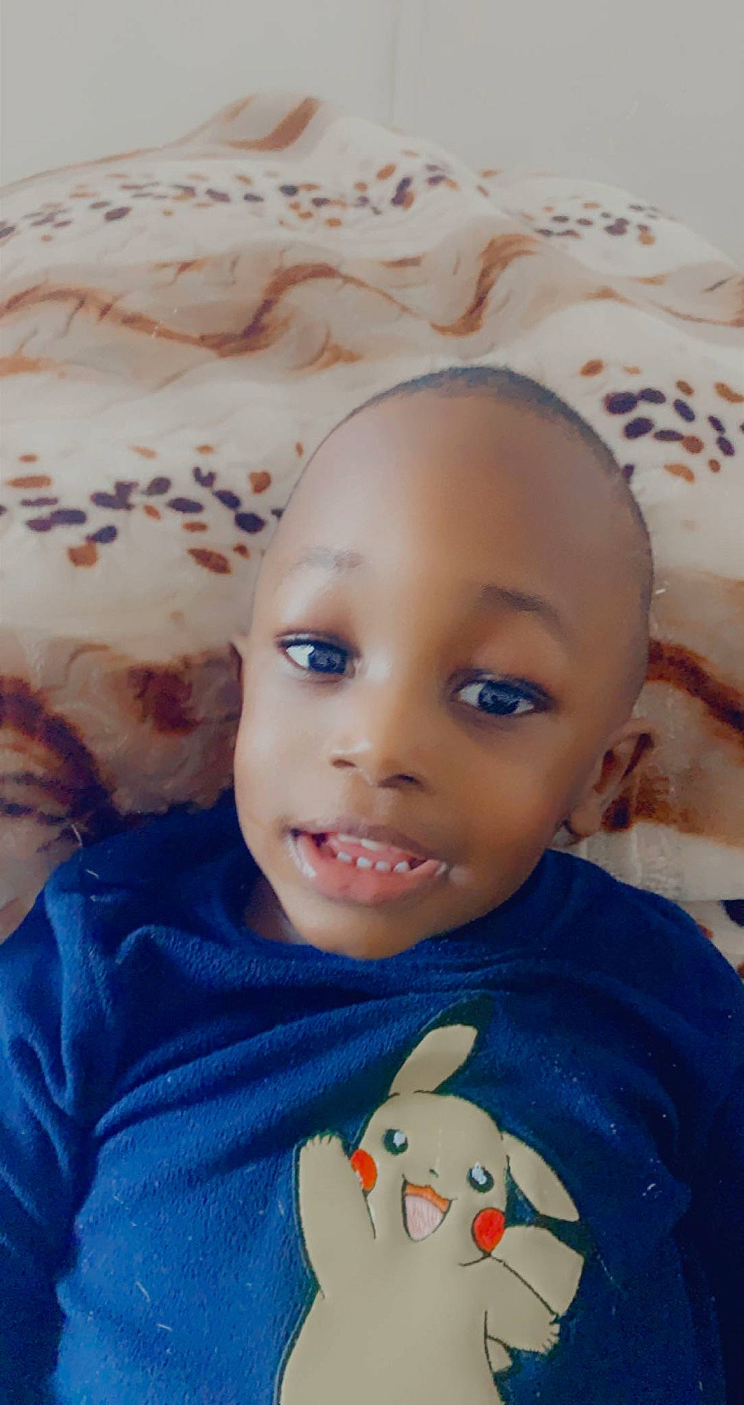 Salim participe au concours pour gagner de l'argent avec cette photo : cheek, chin, eye, eyebrow, eyelash, forehead, hairstyle, happy, head, human, iris, lip, mammal, mouth, nose, organ, person, skin, smile, textile