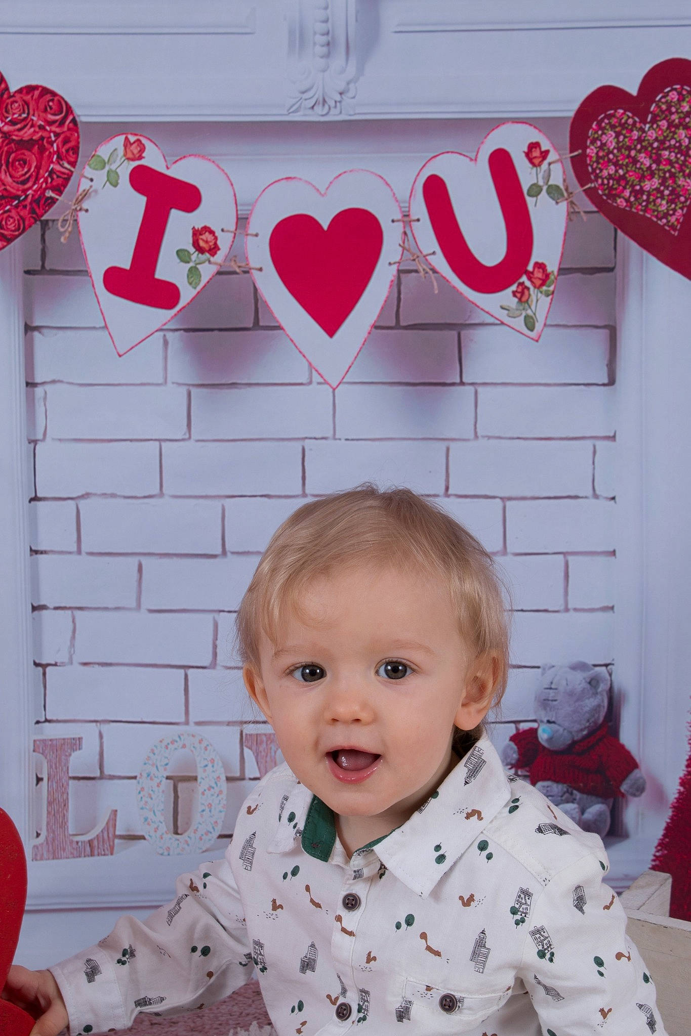 Sévan a rejoint le concours — aidez-le/la à gagner de superbes lots ! baby, child, happy, heart, holiday, love, organ, person, pink, red, room, smile, toddler, valentines_day