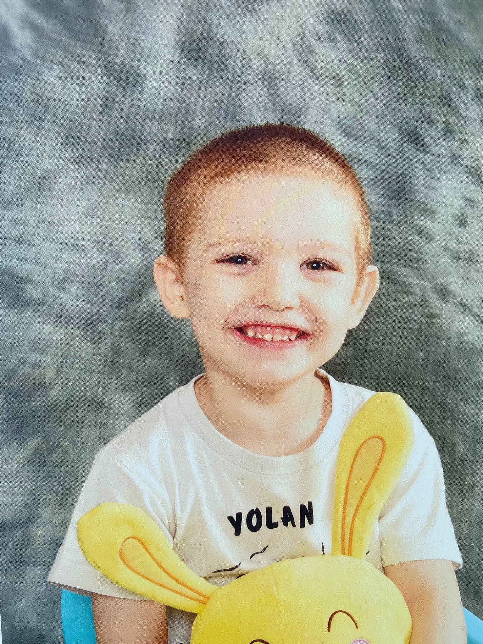 Yolan a rejoint le concours — aidez-le/la à gagner de superbes lots ! baby, baby_playing_with_toys, baby_toddler_clothing, cheek, face, facial_expression, flash_photography, fun, hair, happy, joy, nose, orange, organ, person, skin, sleeve, smile, summer, t_shirt