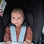 Liam a rejoint le concours — aidez-le/la à gagner de superbes lots ! baby, infant, car_seat, harness, blanket, clothing, face, person, child, seat, safety, straps, hands, indoor, young_child, cute, expression, looking, resting, head