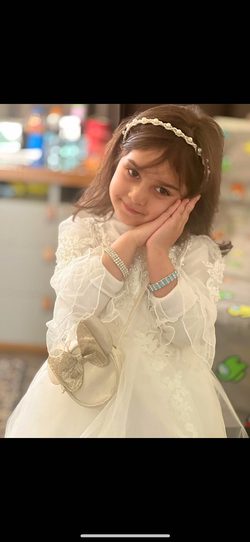 Khadija participe au concours pour gagner de l'argent avec cette photo : bridal_accessory, bridal_clothing, bride, dress, event, fashion_accessory, fashion_design, flash_photography, formal_wear, fun, glove, gown, happy, headpiece, jewellery, joy, long_hair, person, skin, smile