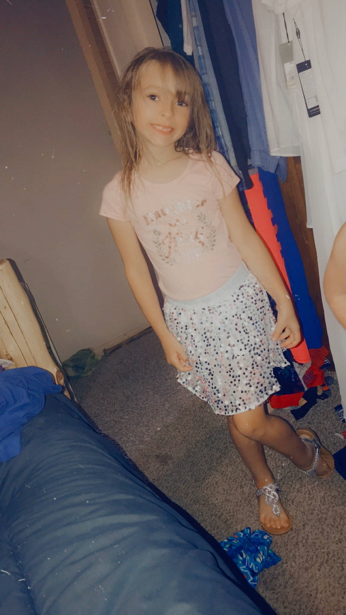 Righlyn is registered to the contest to win money with this photo: blond, clothing, dress, human_leg, joy, leg, long_hair, person, shoulder, thigh