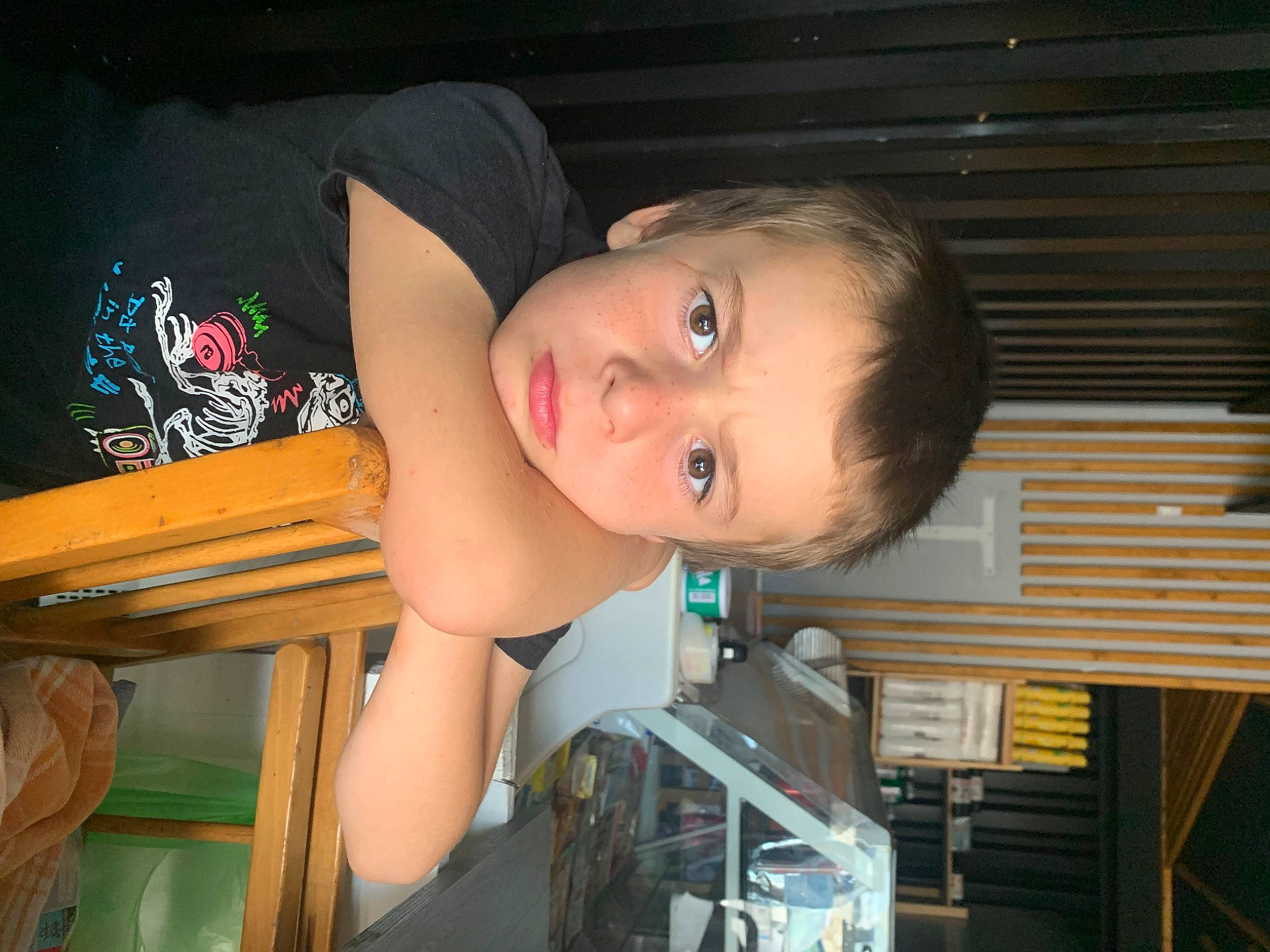 Clément participe au concours pour gagner de l'argent avec cette photo : baby, baby_products, baby_toddler_clothing, cheek, child, flash_photography, fun, happy, machine, nose, person, room, sitting, smile, sorrow, toddler, wood