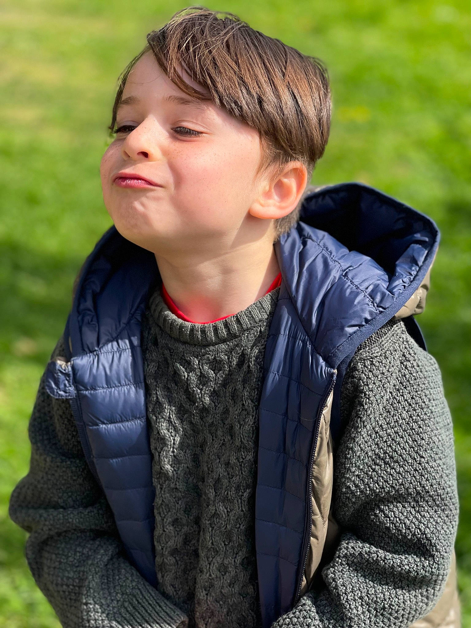 Clément participe au concours pour gagner de l'argent avec cette photo : bangs, child, collar, electric_blue, fashion_accessory, fun, fur, grass, happy, neck, outerwear, pattern, people_in_nature, person, portrait, portrait_photography, sitting, sleeve, top, woolen